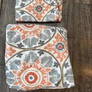 Pottery Barn king duvet cover and 2 king shams